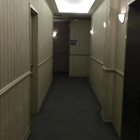Chelsea Savoy Hotel