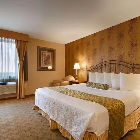 Western Queens Court Hotel 3*