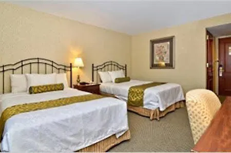 Western Queens Court 3* New York