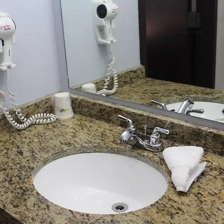 Howard Johnson Queens Village Hotel 2*