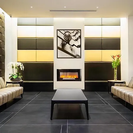 The At Fifth Avenue