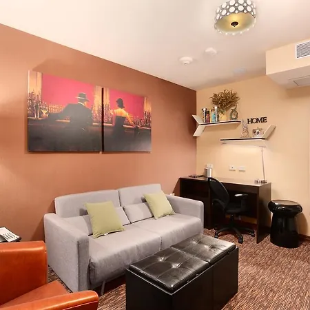 Howard Johnson Soho 3*