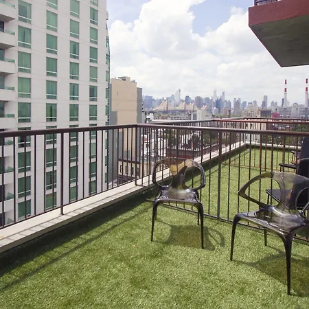 Vetiver / Manhattan Skyline Hotel New York