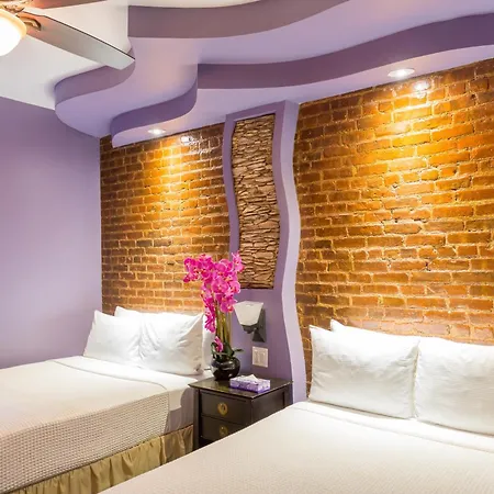 Hostel Broadway & *
