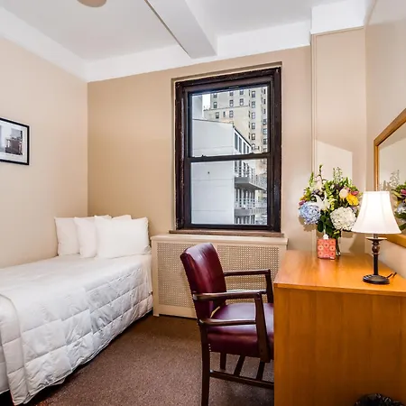 Leo House Hotel 3*