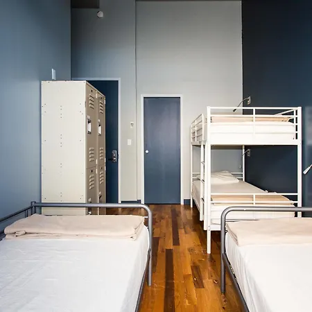 Hostel Q4 And New York