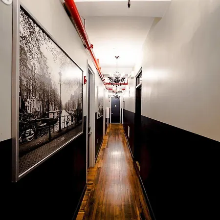 Hostel Q4 And New York
