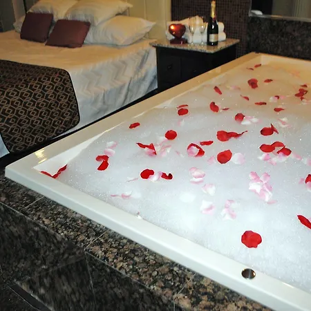 Surfside Three 2*
