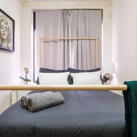 Authentic Nyc 3br Abode On Best Block!! Sleeps 10