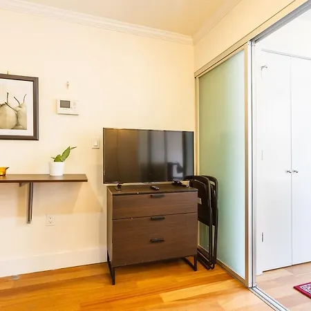 Apartment Cozy Lower East Side Pad- Everything You Need! New York