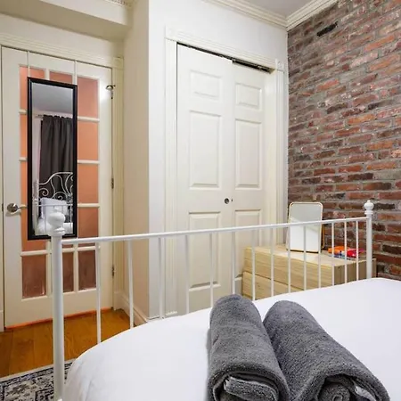 Authentic Nyc 3br Abode On Best Block!! Sleeps 10 * New York
