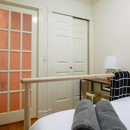 Authentic Nyc 3br Abode On Best Block!! Sleeps 10 New York