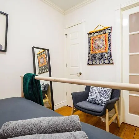 Authentic Nyc 3br Abode On Best Block!! Sleeps 10