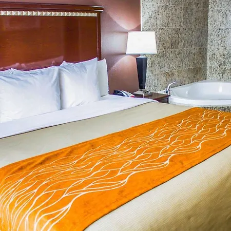 Hotel Travelodge By Wyndham Queens 3*