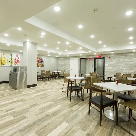 Ninety Five - Jfk Airport 3*