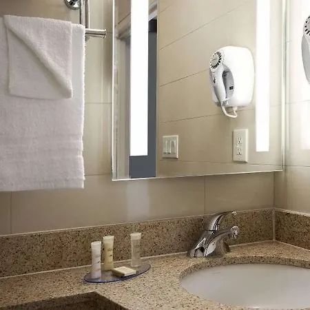 Wingate By Wyndham Jamaica Ny/ Airtrain Jfk Hotel