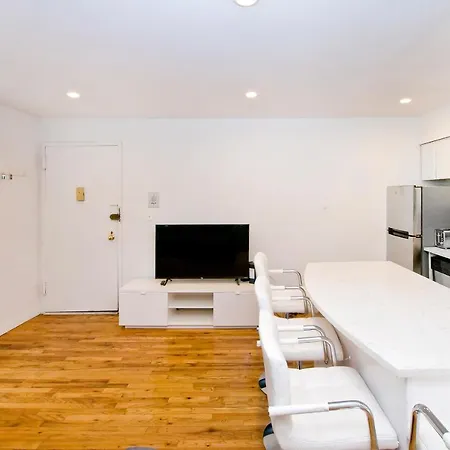 Murray Hill Suites Apartment *