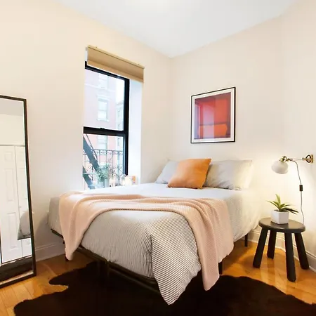 3 Bedroom Prime Les, Incredible Place & Location!! Apartment