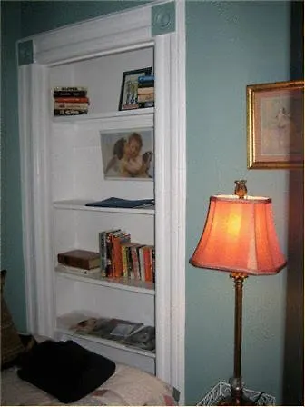 Bronx Guest house 2*