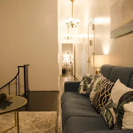 Nice By Times Square Apartment