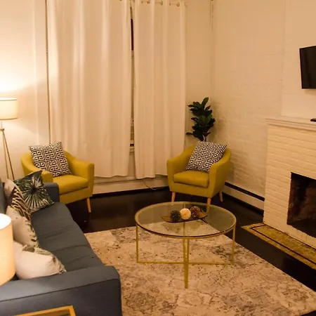 Nice By Times Square Apartment