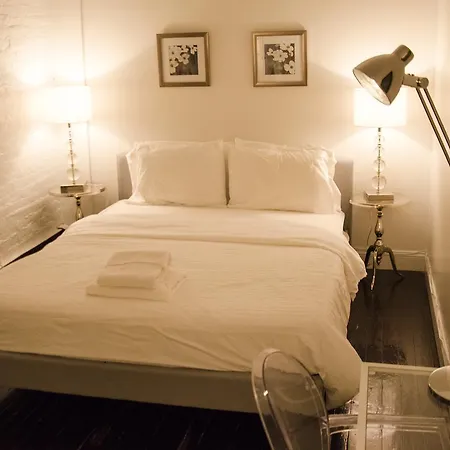 Nice By Times Square Apartment