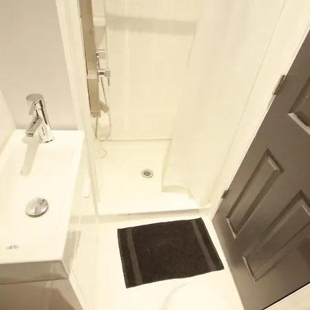 Renovated 2 Br/ 2 Bath Best Location In Soho Apartment *