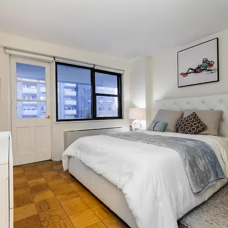 Luxury Upper East Side Apartment *