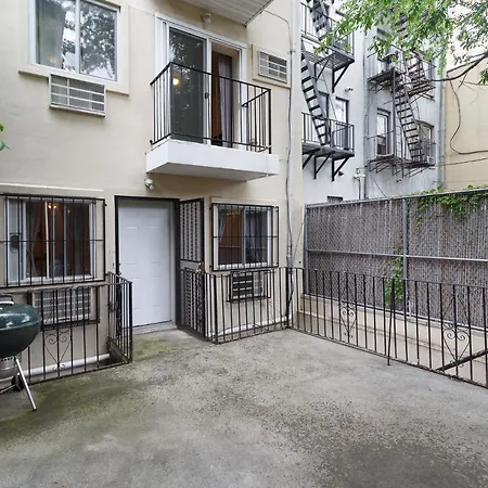 Private Garden 2 Bedroom * New York