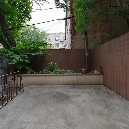 Private Garden 2 Bedroom Apartment