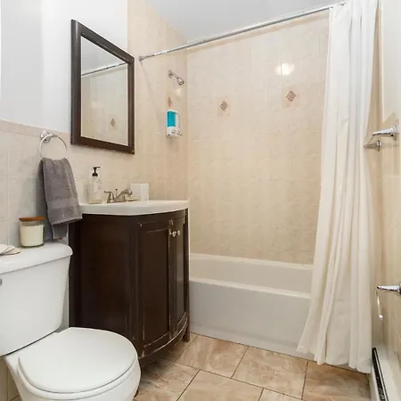 Apartment Private Garden 2 Bedroom New York