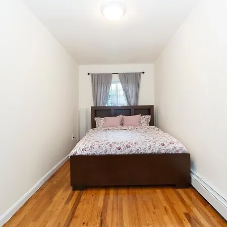 Private Garden 2 Bedroom New York