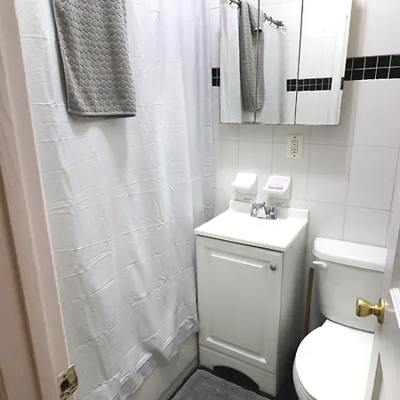 Great Prvt Large Bdrm - Prvt Entrance - Sleeps 4 * New York