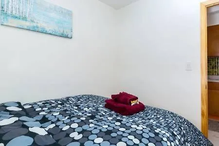 Apartment Two Bedroom In Little Italy/soho *
