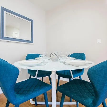 Brand New, Luxury 1 Bed 1 Bath , Full Service Building Apartment