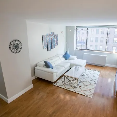 Apartment Brand New, Luxury 1 Bed 1 Bath , Full Service Building *
