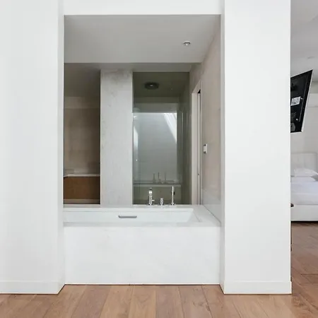 East 83rd Townhouse Ii Apartment *