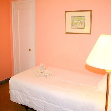 Hotel Leo House 3*