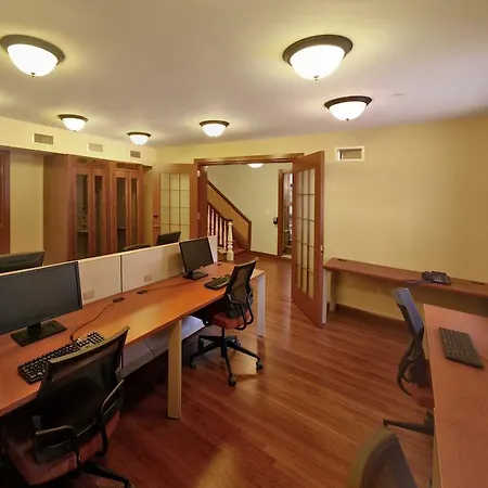 Leo House Hotel 3*