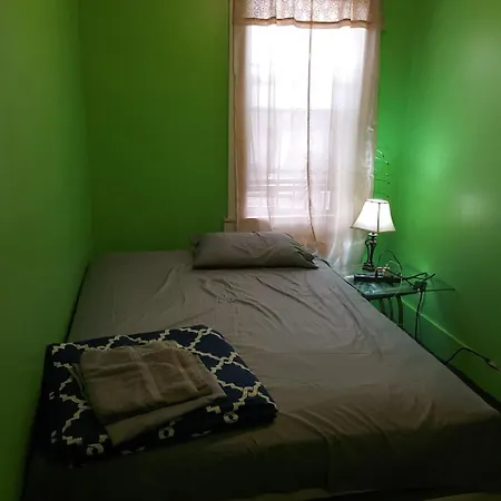 Crown Heights Guest house *