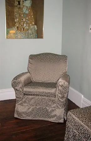 Bronx Guest house 2*