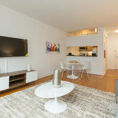 Upper East Side 61 Apartment *