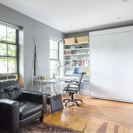 Adelphi Street Townhouse Apartment *