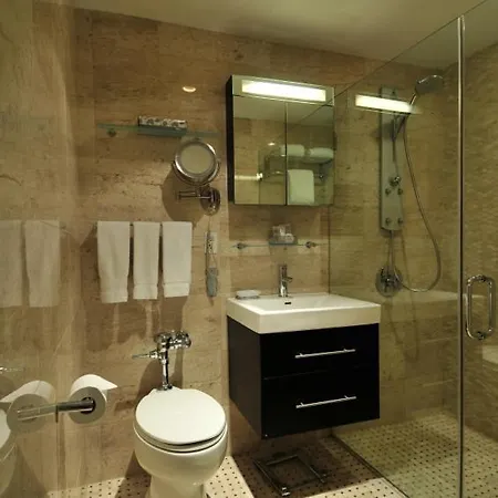 Sleeps 6 Air Con Wifi New York
