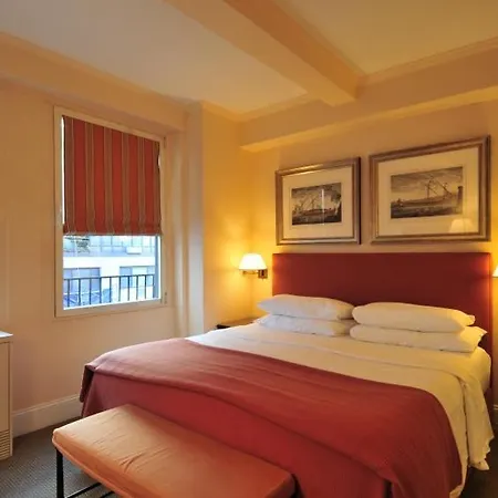 Apartment Sleeps 4 Air Con Wifi T057562 *