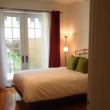 Sleeps 6 Wifi Apartment *