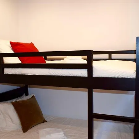 Sleeps 6 Air Con Wifi *