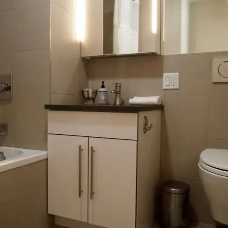 Sleeps 6 Wifi New York