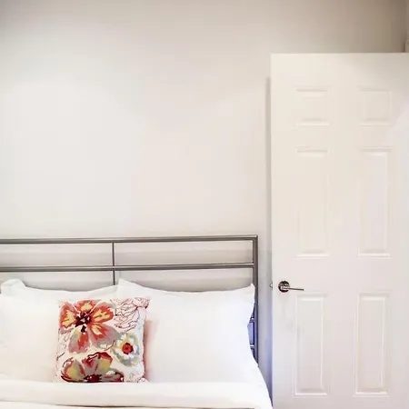 Nolita Sleeps 6 Wifi Apartment