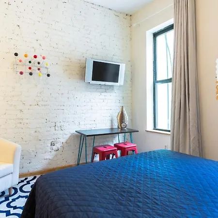 Spacious Apt Close To 9Th Avenue Apartment